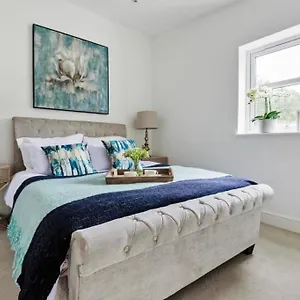  Holiday home Amazing 3 Bed Interior Designed House With Garden - 114 The Hervey