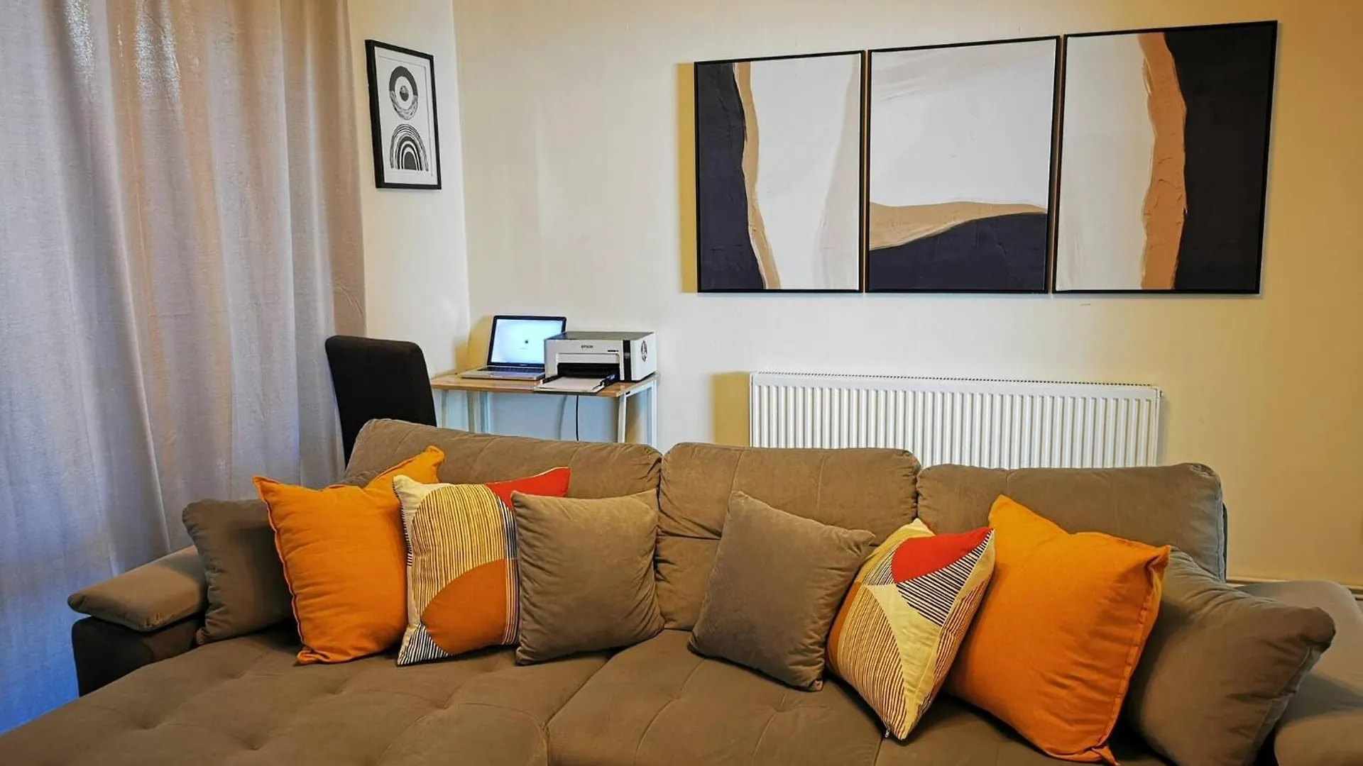 Cozy Guest House Near London O2 Arena Holiday home